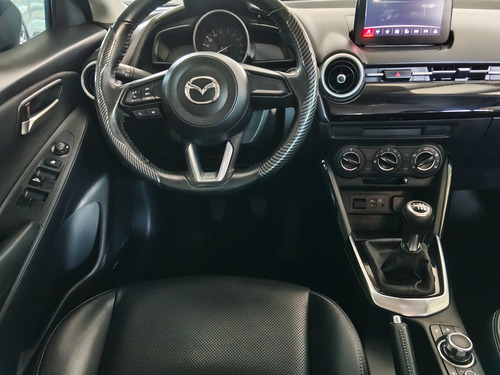 Mazda 2 1.5 Touring Sedan