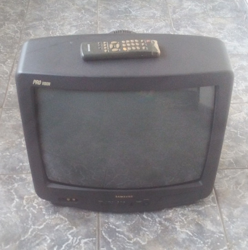 Imagen 4 de 5 de Televisor Samsung Con Control Remoto Negro