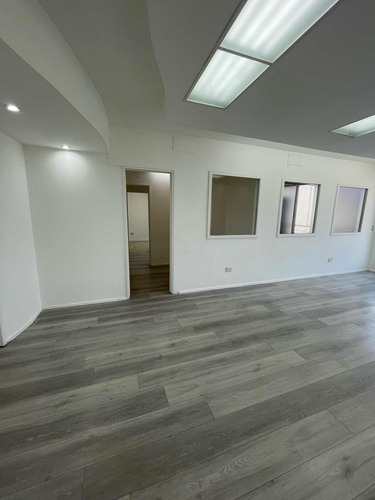 Estudio Gimnasio Pilate Dos Entradas Consultorios Odontología Showroom Med Estetica, Deposito Psicologia Call Center, Oficinas Espectacular Estado 3 Baños Cocina Seguridad Logística Financiera Tribuna