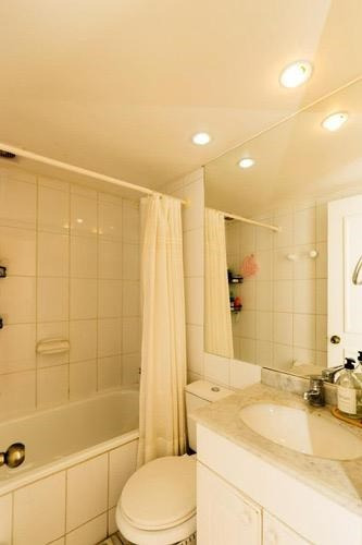 Departamento En Arriendo De 2 Dorm. En Las Condes
