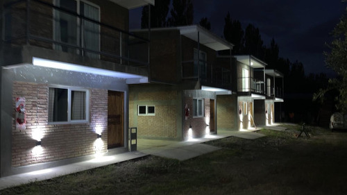 Finca En Venta. Mendoza, Con Casa Y 4 Duplex.