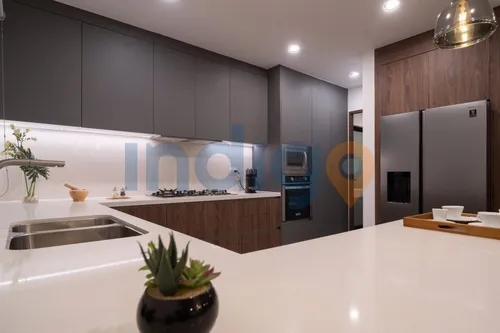 Casa En Venta En El Nuevo Refugio, Finos Acabados Y Distribución.