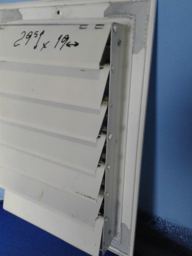 Reja Inyección Aire 29,5cmx19cm Blanco C/regulación Manual. (Usado)