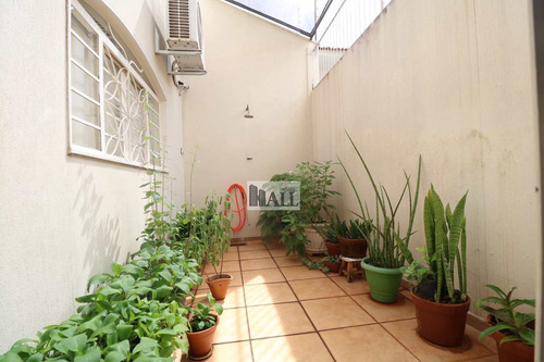 Casa Á Venda No Jardim América, 240m² 3 Dormitórios 2 Vagas - V7818