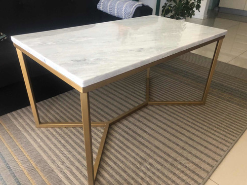 Imagen 4 de 7 de Mesa Ratona En Hierro Y Mármol Estilo Minimalista Indistrial