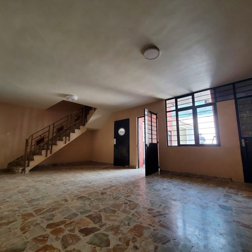 Amplisima Casa En Inmejorable Ubicación, Centrico Y Seguro.