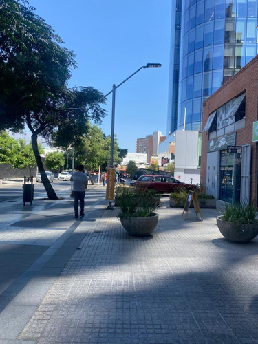 Syk Arrienda Excelente Local Comercial/ Metro Manquehue