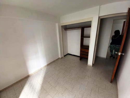 Imagen 11 de 15 de Venta Apartamento La Candelaria, 3habitaciones,2baños,1puesto. Desocupado