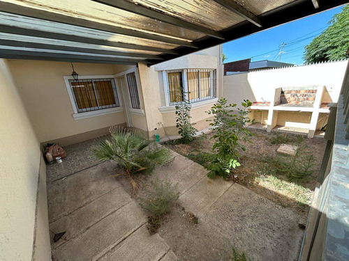 Dúplex En Venta De 2 Dormitorios C/ Cochera En Godoy Cruz