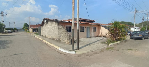 Clara Figueredo Vende Casa En Flor Amarillo Urb. Ramon Michelena (plc-1067)