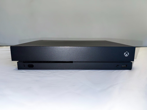 Xbox One X 1 Tb Preto Com 2 Controles + 7 Jogos Originais Preto (Usado)
