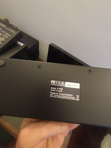 Roland V1hd Fhd Mixer De Video 220v (Usado)