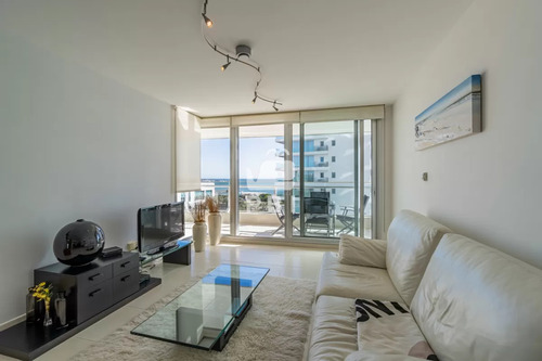 Venta Apartamento 2 Dormitorios, Playa Mansa - Seasons Tower - Ref : Pbi2676