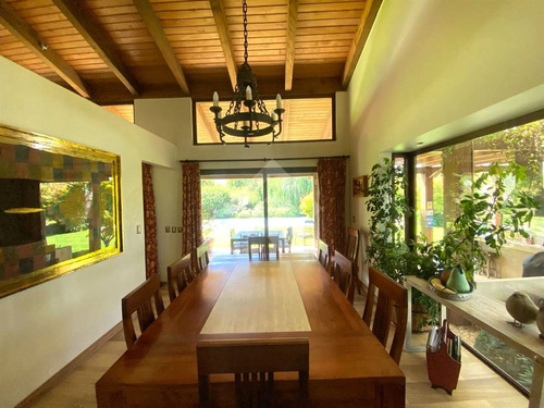 Casa En Venta De 5 Dorm + Estar Y Subt. En Las Brisas Co