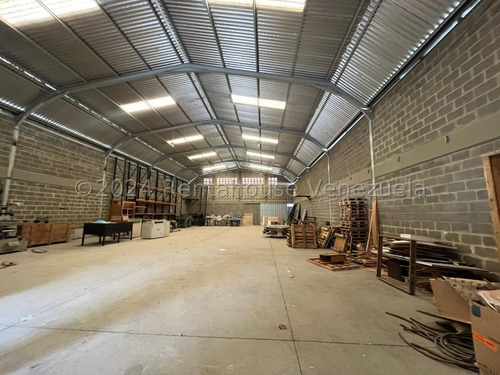 Eo- 24-20704 Galpón En Venta En La Zona Industrial Ii, Conjunto Cerrado, Tiene Vigilancia, Banos, Oficinas Y Mas. Lara