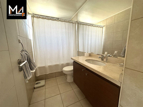 Amplio Departamento De 4 Dorm. En Calle Tranquila