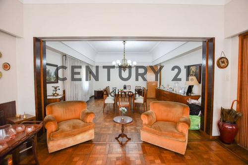 Imagen 1 de 30 de Calle 55 E/ Diag. 74 Y 14 - Casa En Venta Con Pileta Y Parque -