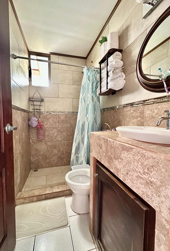 Casa 2 Plantas 3 Dormitorios 2.5 Baños Zonas Verdes
