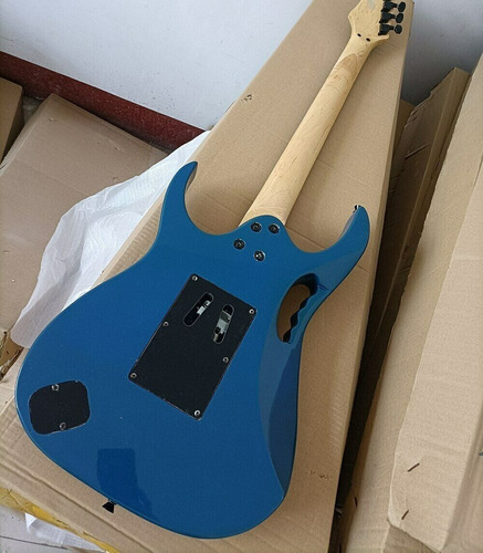 Imagen 3 de 3 de 6-strings-electric-guitar-rosewood-fingerboard-24-frets