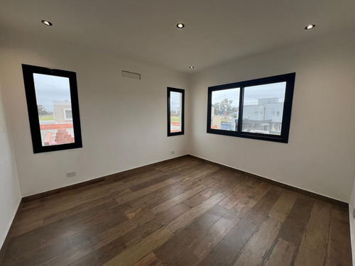 Casa En Venta 4 Dormitorios Barrio Santo Tomas Pilar