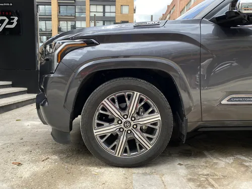 Toyota Sequoia Capstone Hibrida