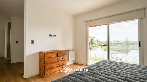 Casa En Venta En San Sebastián, Area 5, A La Laguna