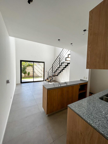 Duplex En Venta, 2 Ambientes, Escobar Centro, Belen De Escobar, Gba Norte