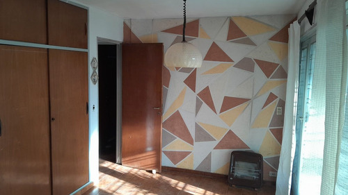 Casa En Venta Dos Pisos, 4 Dorm. Sexta Sección