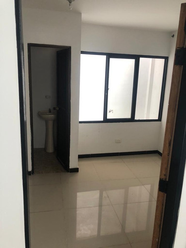 Imagen 13 de 14 de Vendo Casa Alameda Del Río De Tres Pisos Cali Mr