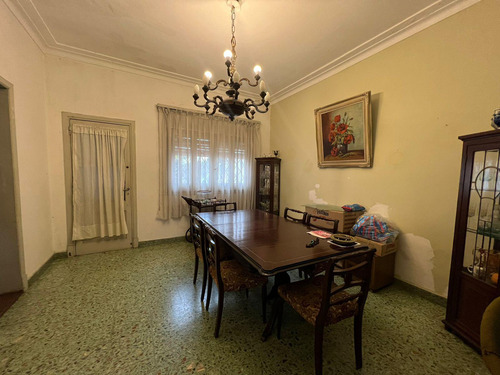 Casa De Tres Ambientes Con Jardin A La Venta En Quilmes