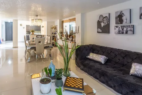 Casa En Venta En Laureles. Cod V12105