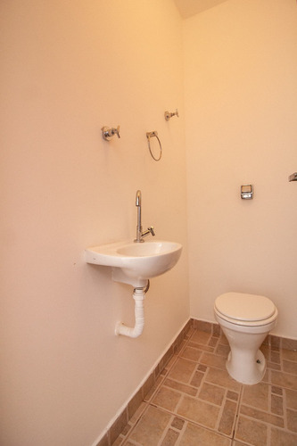Imagem 22 de 28 de Excelente Casa 250m², 3 Dormitórios, 1 Suíte, 4 Banheiros No Total, Churrasqueira, Portão Eletrônico E Quintal. - Sp - So0942_sales