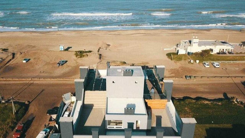Moderno Departamento Frente Al Mar Con Piscina Y Cochera
