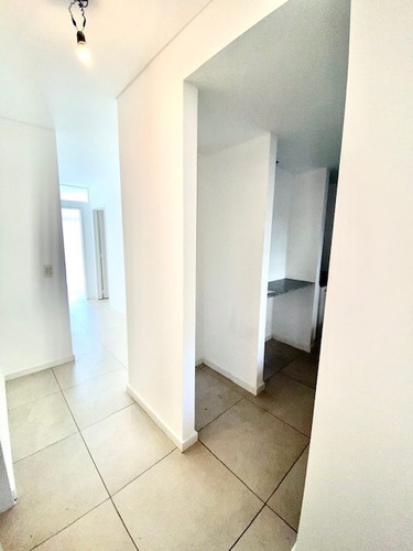 Imagen 8 de 14 de Venta Con Renta Departamento Av Centenario 500 Usd 90.000. San Isidro