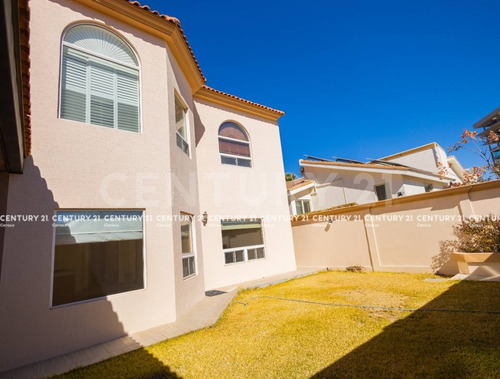 Casa En Venta En Fraccionamiento Rincon De Las Lomas Chihuahua, Chih.