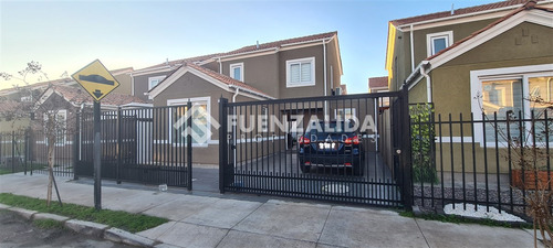 Casa En Venta De 3d/3b Arrayanes De Nos