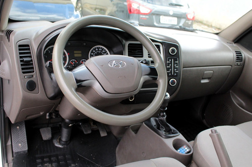 Imagem 8 de 11 de Hyundai Hr 2.5 Hd Turbo Diesel Manual 6m - 2020 - Branco