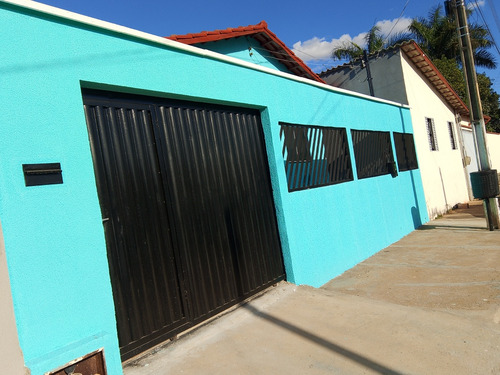 Casa Com 3 Quartos , 2 Banheiros , Copa , Área De Serviço