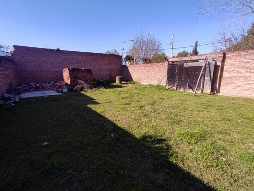 Imagen 3 de 12 de Casa - Villa Luzuriaga - 3 Ambientes - Venta - Lote