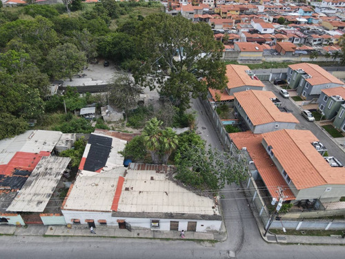 Terreno En Venta, Con Gran Potencia Comercial, Rafael Gamarra Te Ofrece, En Plena Avenida Bolivar De Los Rastrojos, Acceso Directo A La Intercomunal Barquisimeto-cabudare, Con Un Area De 9142,81 M2