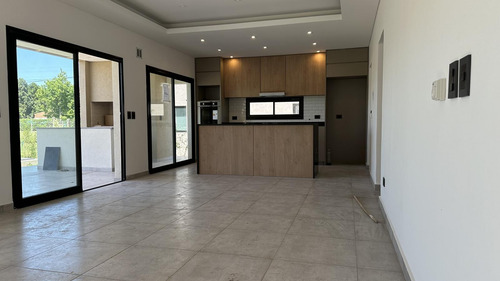 Venta Casa Barrio Cerrado Santa Elisa-pilar Del Este-losa Radiante-estrenar- Pileta-tenis-futbol