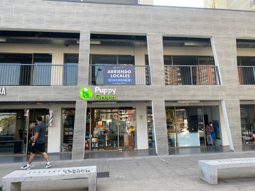 Locales Entrega Inmediata - Segundo Piso Con Ascensor