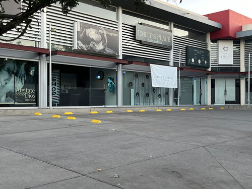 Local En Renta En Jardines Del Moral, León, Gto. Sobre Av. León E Insurgentes Con Estacionamiento