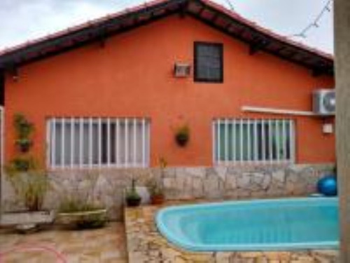 Imagem 1 de 11 de Linda Casa À Venda Com Piscina, Churrasqueira E Localizada À 450m Do Mar Em Itanhaém, Litoral Sul De Sp.