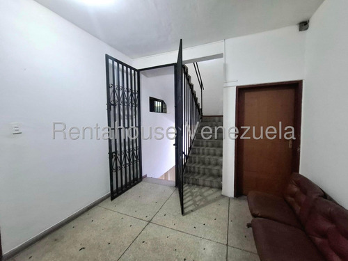 Edificio En Venta En Av Miranda Maracay Excelente Ubicacion 3 Niveles Deposito Areas Oficinas Ascensor De Carga Y Mas Alto Trafico Estef 25-12253