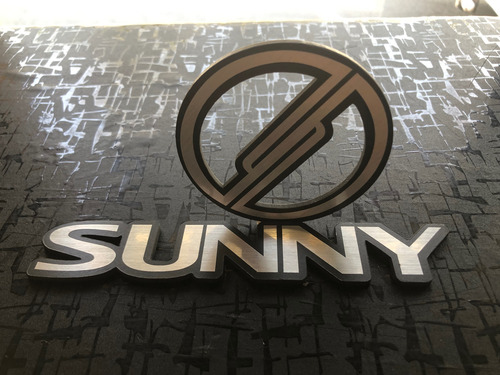 Réplica Emblema Sunny (Usado)