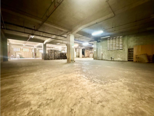 Se Vende Galpón 2132m2 Via Univ Santa Maria Petare 2128