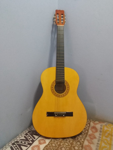 Guitarra Acustica En Perfectas Condiciones