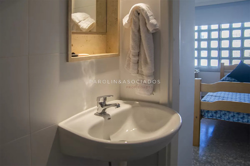 Apartamento En Venta De 2 Dormitorios En Edificio Tunquelen, Punta Del Este.