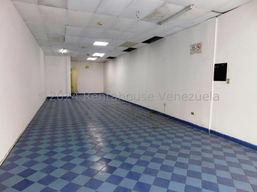 Maritza Lucena Trae Bello Y Estratégico Local En Alquiler En Centro De Barquisimeto, #25-108- Alto Tráfico Vehicular Y Peatonal, Amplios Espacios, Para Adaptarlos A Diferentes Ramas.